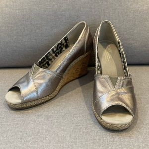 Toms Metallic Wedge